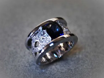 Bague or blanc saphir diamants