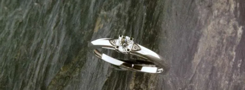 Solitaire Accompagné Or Blanc 2.65grs Diamants GVS