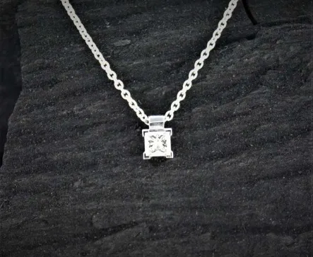 Collier Pendentif or blanc Diamant princesse GVS